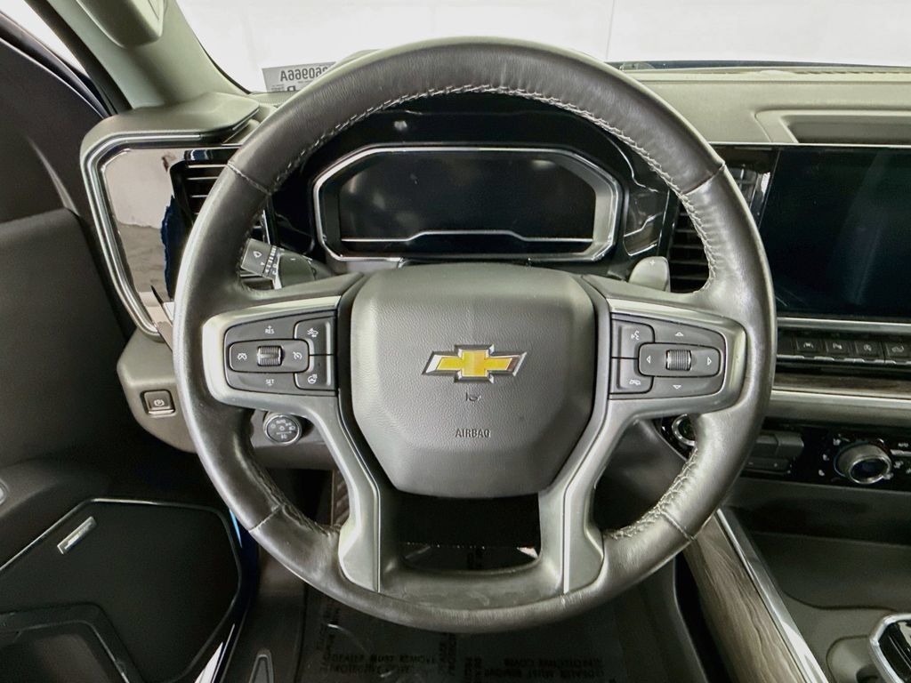 Used 2022 Chevrolet Silverado 1500 LTZ w/ LTZ Premium Package AWD/4WD image 13