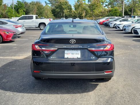 Used 2025 Toyota Camry LE image 5