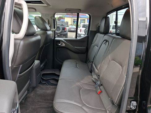 Used 2016 Nissan Frontier PRO-4X w/ Pro-4x Luxury Package AWD/4WD image 11