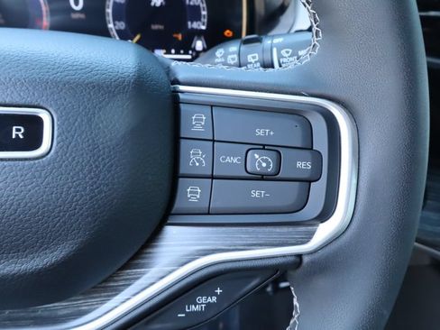 Used 2023 Jeep Wagoneer Series III w/ Rear Seat Video Group 1 AWD/4WD image 24
