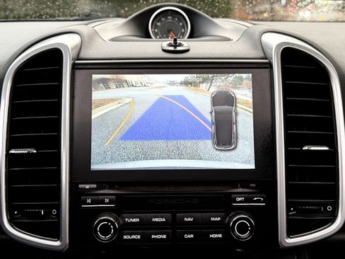 Used 2018 Porsche Cayenne Platinum Edition image 30