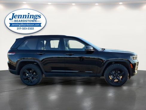 Used 2023 Jeep Grand Cherokee Altitude image 5