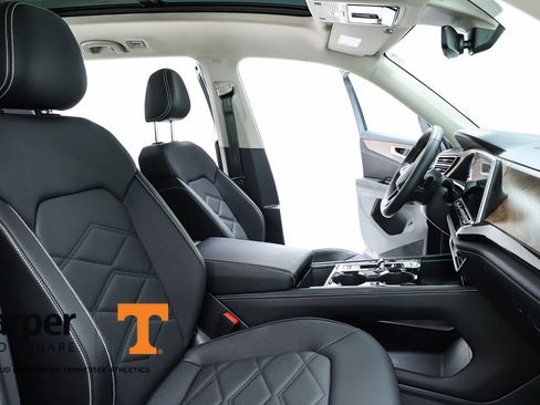 Used 2025 Volkswagen Atlas SE w/ Panoramic Sunroof Package FWD image 36