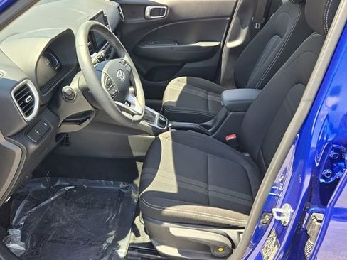 Used 2025 Hyundai Venue SEL image 10
