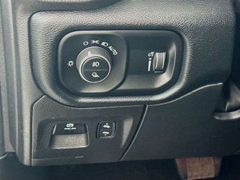 Used 2022 RAM 1500 Big Horn AWD/4WD image 18