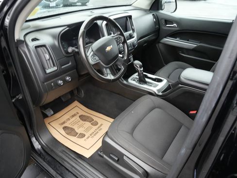 Used 2022 Chevrolet Colorado LT w/ LT Convenience Package image 9