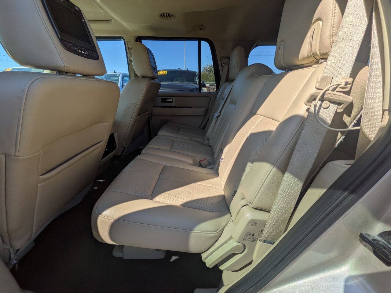 Used 2017 Ford Expedition Limited w/ Equipment Group 301A AWD/4WD image 21