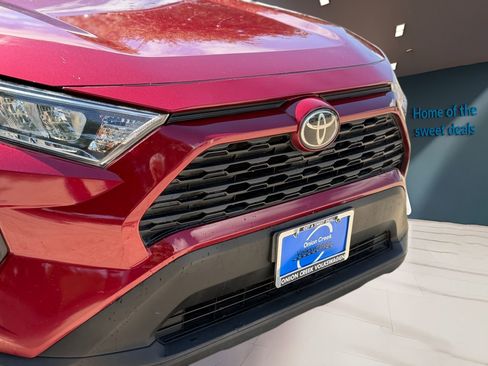 Used 2019 Toyota RAV4 XLE FWD image 3