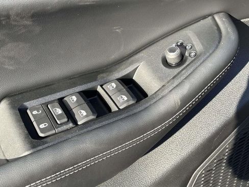 New 2025 Jeep Grand Cherokee Altitude image 17