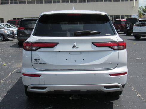 Used 2022 Mitsubishi Outlander SE image 4
