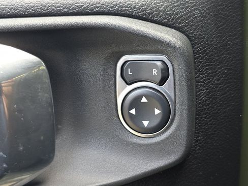 Used 2021 Jeep Gladiator Willys image 12