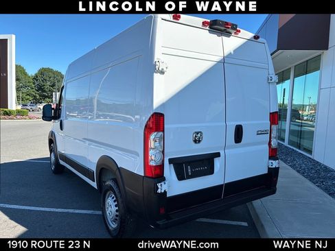 Used 2024 RAM ProMaster 2500 w/ Convenience Group FWD image 3