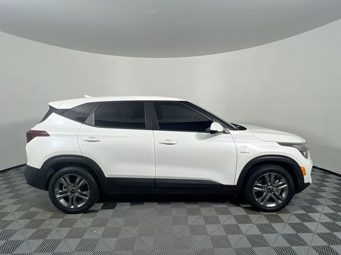 Certified 2022 Kia Seltos LX image 2