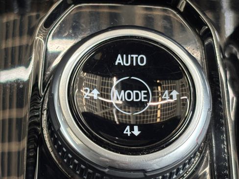 Used 2025 GMC Canyon Denali AWD/4WD image 32