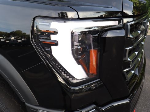 Used 2024 GMC Sierra 2500 AT4 w/ AT4 Premium Plus Package AWD/4WD image 12