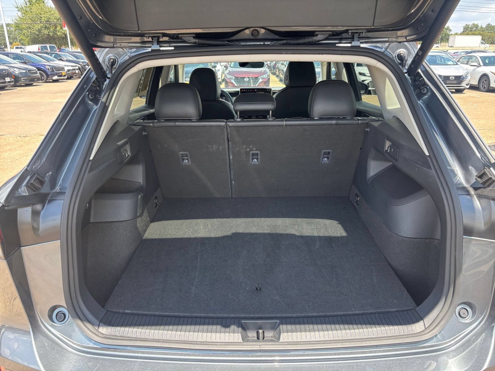 Used 2026 Volkswagen Tiguan SE AWD/4WD image 32