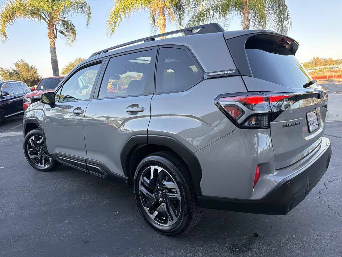 Used 2025 Subaru Forester Limited AWD/4WD image 9