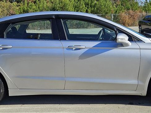 Used 2013 Ford Fusion SE image 1