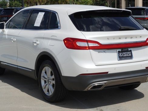 Used 2016 Lincoln MKX Premiere w/ Cargo Accessories Package FWD image 8