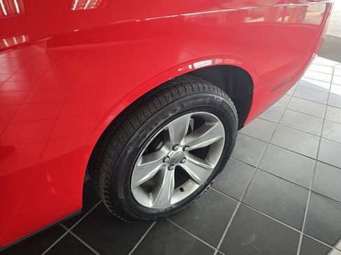 Used 2015 Dodge Challenger SXT RWD image 24