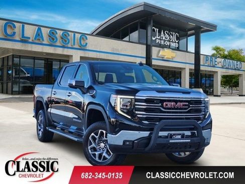 Used 2023 GMC Sierra 1500 SLT image 1