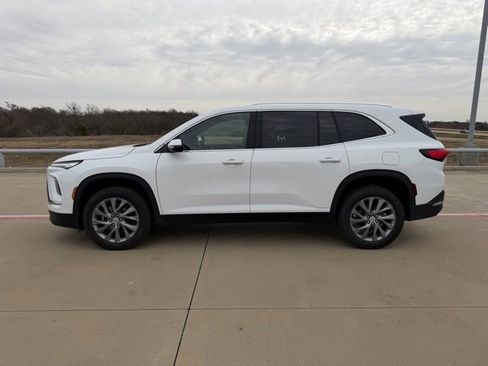 Used 2025 Buick Enclave Preferred image 6