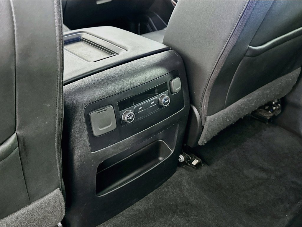 Used 2018 GMC Yukon SLT AWD/4WD image 32