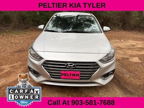 Used 2021 Hyundai Accent SEL image 2