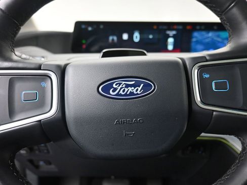 Used 2025 Ford Expedition Platinum w/ Driver's Package AWD/4WD image 15