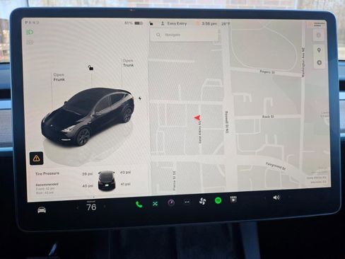 Used 2024 Tesla Model Y Long Range AWD/4WD image 40