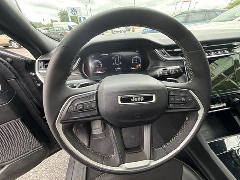 Used 2023 Jeep Grand Cherokee L Altitude AWD/4WD image 12