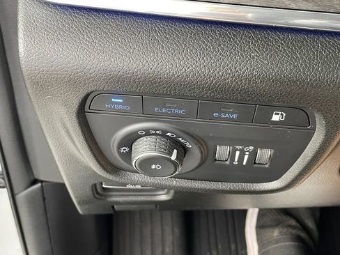 Used 2023 Jeep Grand Cherokee Overland w/ Advanced Protech Group III AWD/4WD image 10