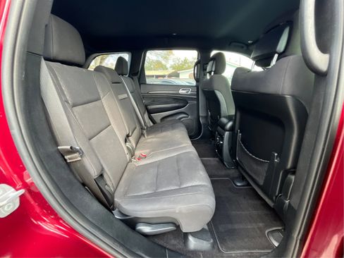 Used 2018 Jeep Grand Cherokee Laredo RWD image 24