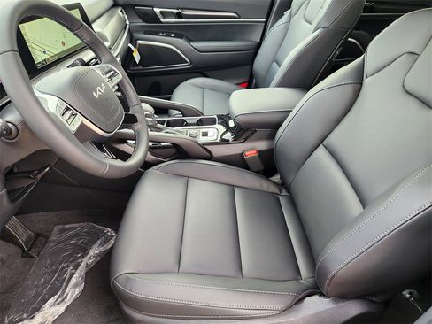 New 2025 Kia Telluride S image 9