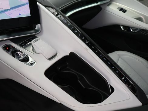 Used 2025 Chevrolet Corvette Stingray Preferred Conv w/ Z51 Performance Package RWD image 23