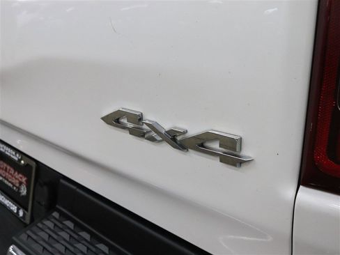 Used 2019 RAM 1500 Laramie AWD/4WD image 9