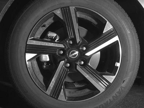 Used 2025 Nissan Sentra SV FWD image 12