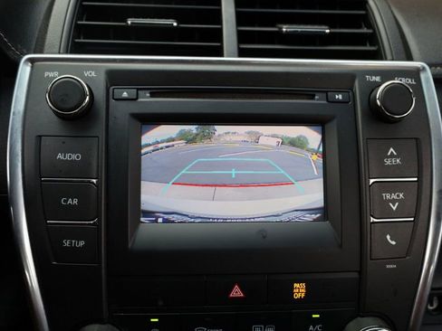 Used 2017 Toyota Camry LE image 34