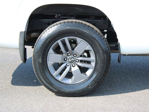Used 2025 Nissan Frontier SV AWD/4WD image 13