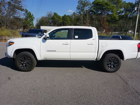 Used 2023 Toyota Tacoma SR5 w/ Technology Package image 18