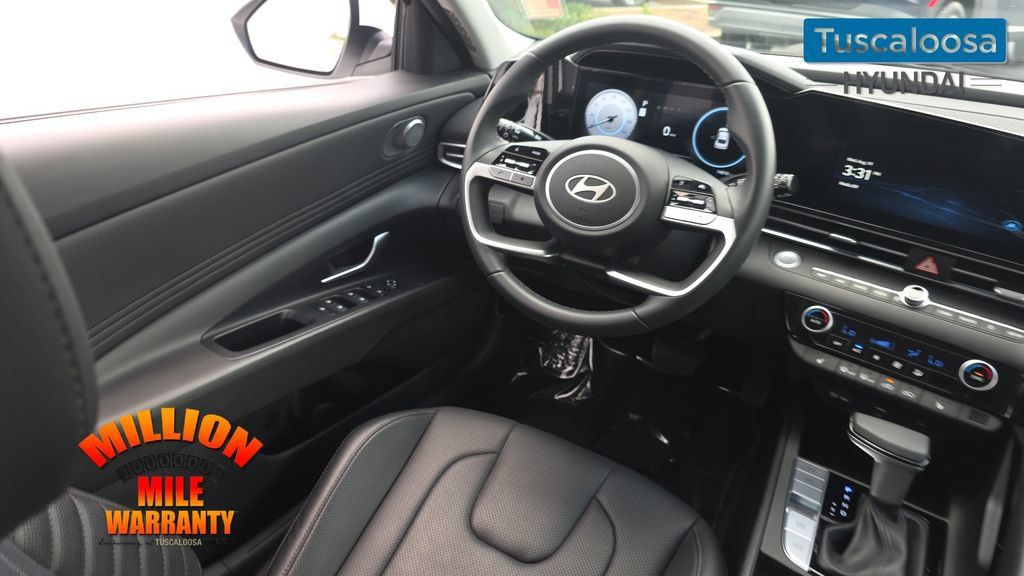 Used 2026 Hyundai Elantra Limited FWD image 27
