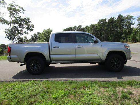 Used 2021 Toyota Tacoma SR5 AWD/4WD image 5