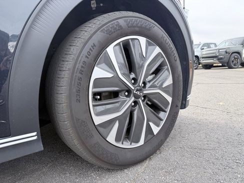 Used 2024 Kia EV6 Light image 31