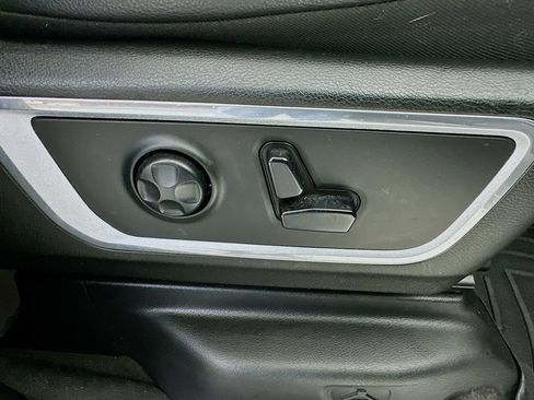 Used 2021 RAM 1500 Laramie AWD/4WD image 23