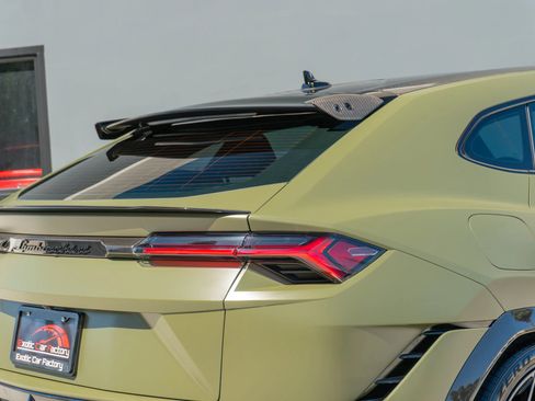 Used 2024 Lamborghini Urus Performante AWD/4WD image 40