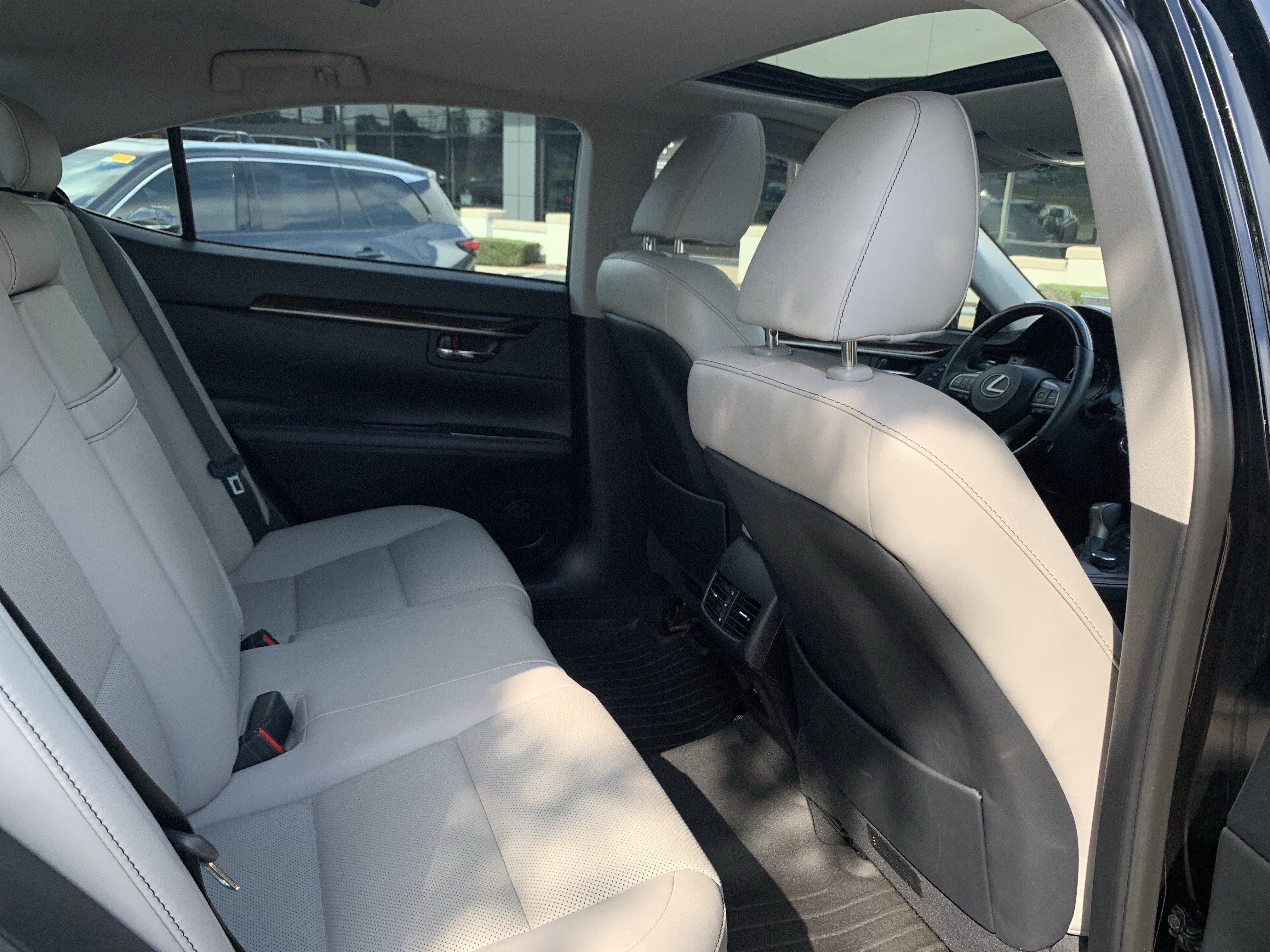 Used 2017 Lexus ES 350 w/ Premium Package FWD image 33
