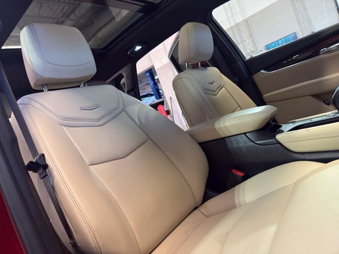 Used 2018 Cadillac XT5 Luxury w/ Driver Awareness Package FWD image 24
