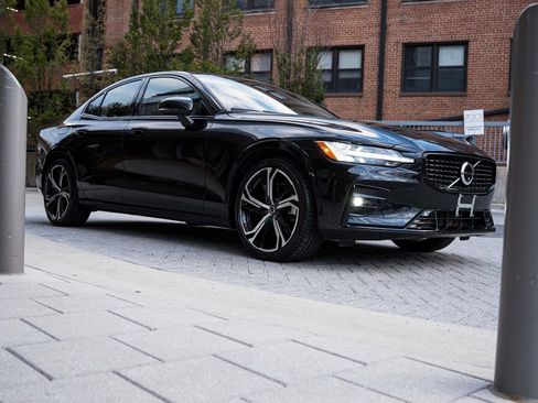 Certified 2025 Volvo S60 B5 Plus image 7