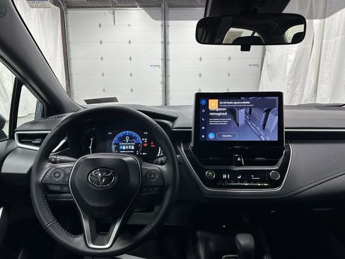 Used 2025 Toyota Corolla SE w/ SE Premium Package image 15