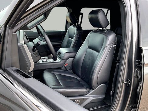 Used 2019 Ford Expedition XLT w/ Equipment Group 202A AWD/4WD image 25